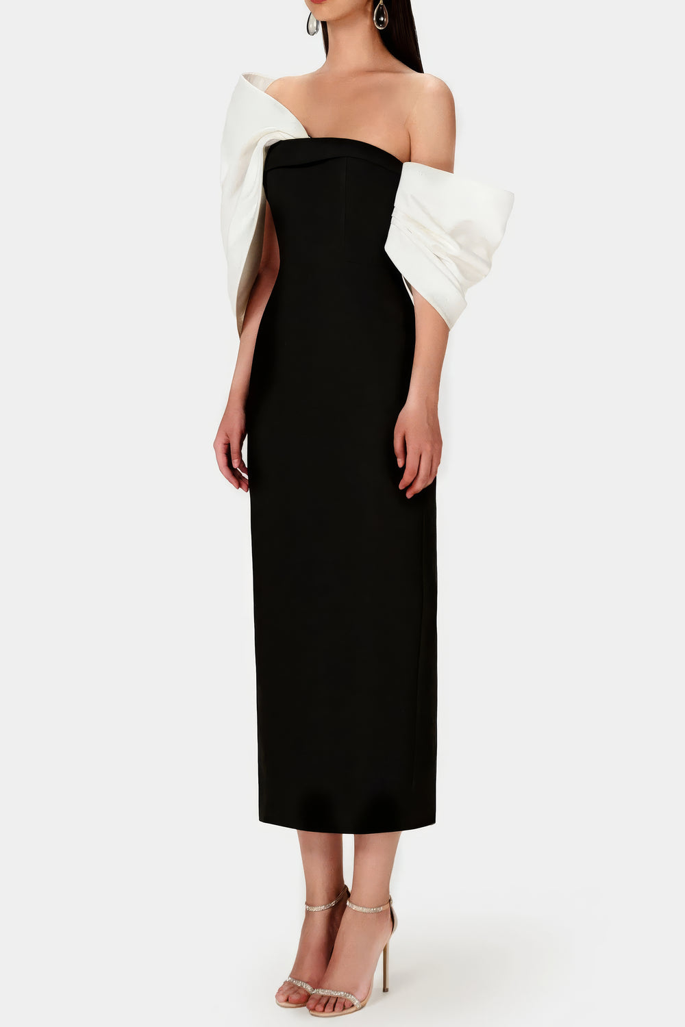 Robe midi noire sans bretelles avec nœud