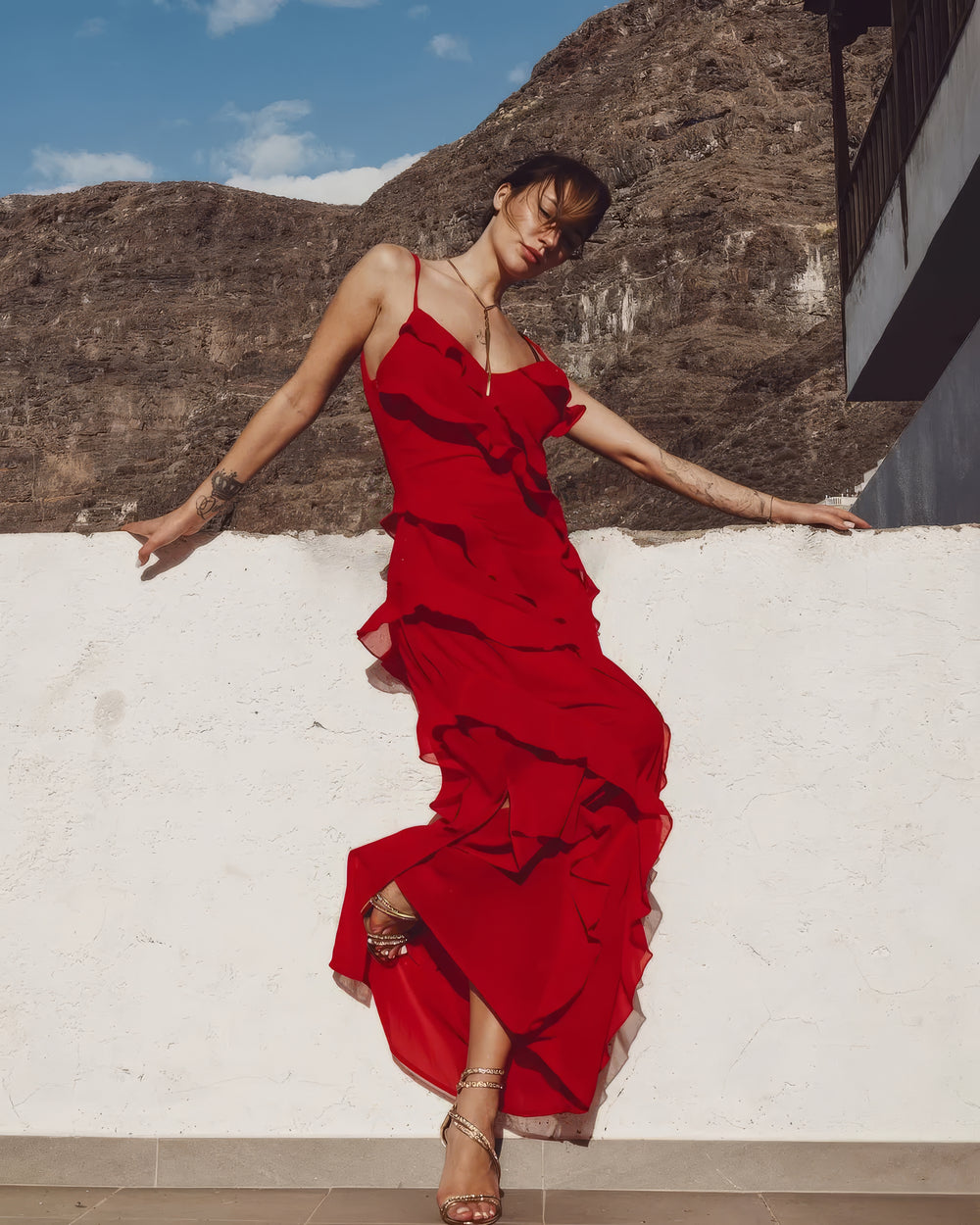 Abito lungo in chiffon con volant