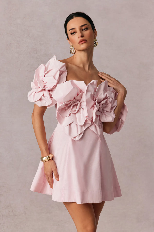 Rosa Minikleid mit 3D-Blumen