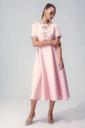Weißes Midikleid mit verzierter Schleife