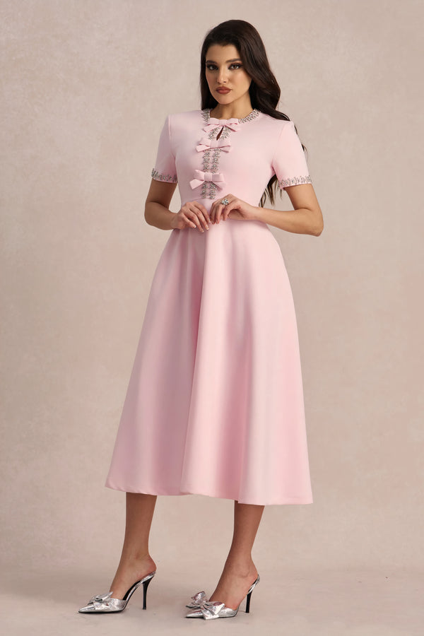 Weißes Midikleid mit verzierter Schleife