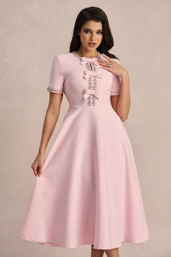 Weißes Midikleid mit verzierter Schleife