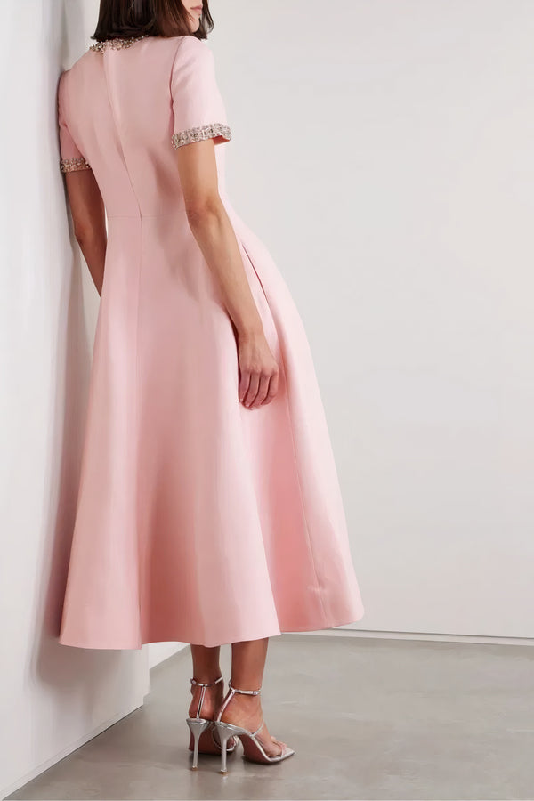 Weißes Midikleid mit verzierter Schleife